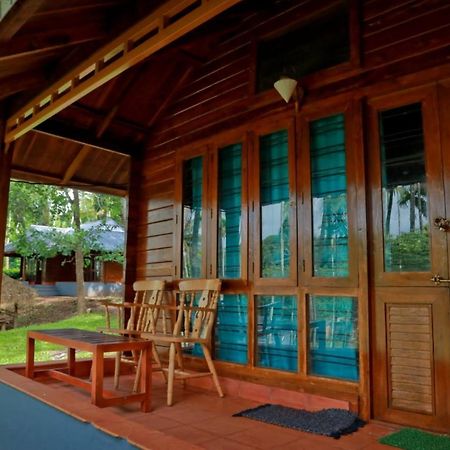 Royal Wooden Villa Манантавади Экстерьер фото