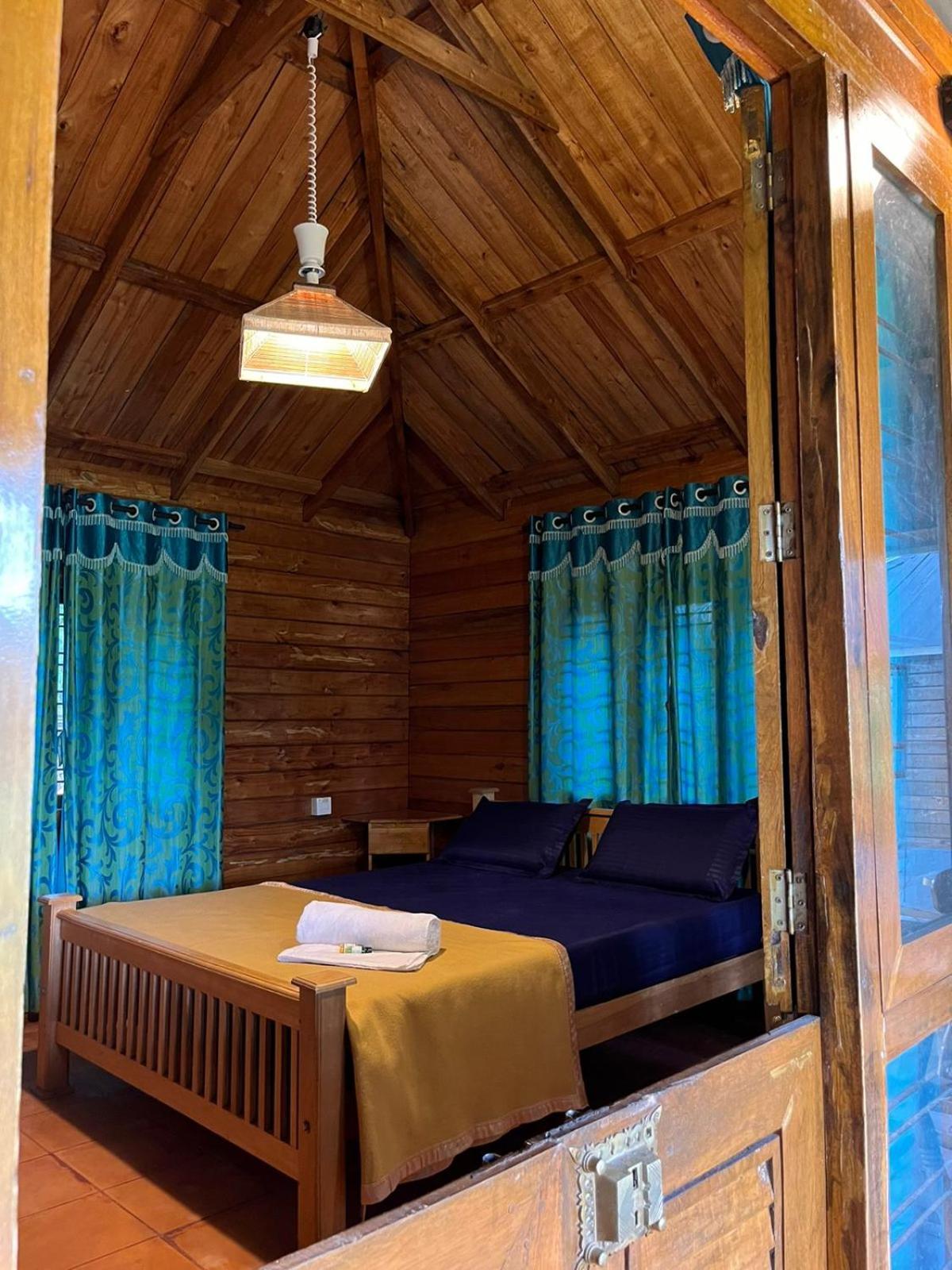 Royal Wooden Villa Манантавади Экстерьер фото