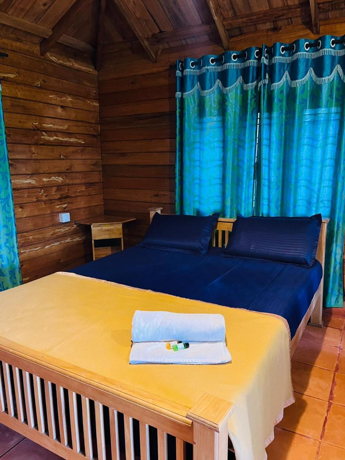 Royal Wooden Villa Манантавади Экстерьер фото